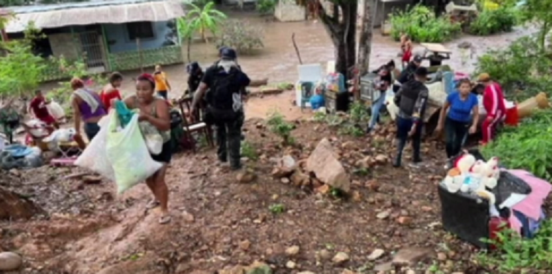 Ropero ASOMAYOR envi&oacute; donaci&oacute;n a damnificados de Cumanacoa