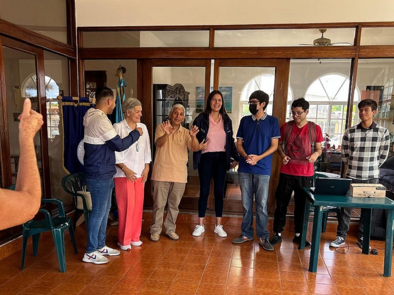 Taller de Tecnolog&iacute;a para Adultos Mayores