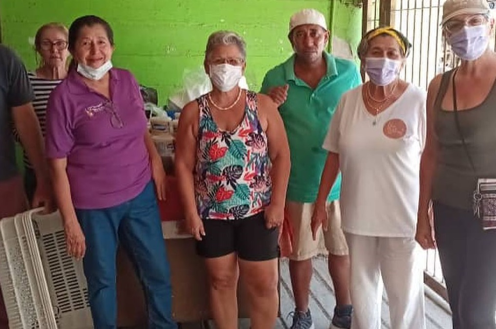 ASOMAYOR entreg&oacute; 100 &ldquo;Sopas para el Alma&rdquo; a adultos mayores en la Parroquia San Nicol&aacute;s de Bari.